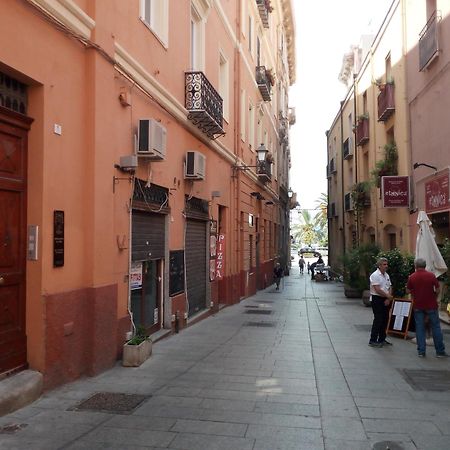 Affittacamere Dei Mille Cagliari Bagian luar foto